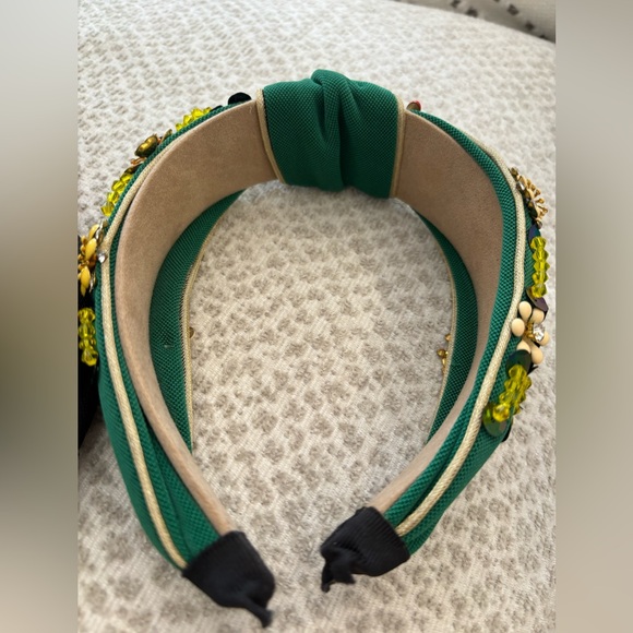 Lot of two cute headbands-NWOT. Never worn. - Picture 4 of 7